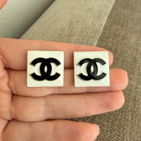 🤍Chanel Vintage CC Square Stud Earrings 🖤 - Picture 3 of 12